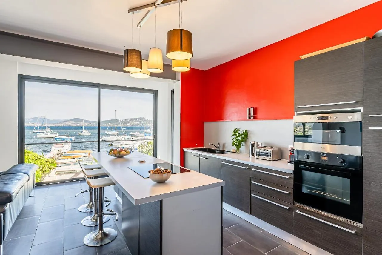 Villa Front De Mer Acces Plage Presqu'Ile De Giens-Sea And Mountain Pleasure Hyeres 0*,  France